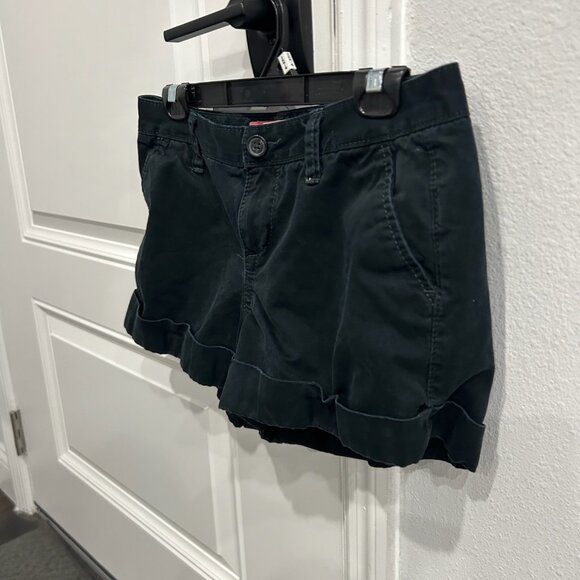 Old Navy Womens Black Low Rise Rolled Hem Cotton Shorts Size 6 Casual - Picture 3 of 10